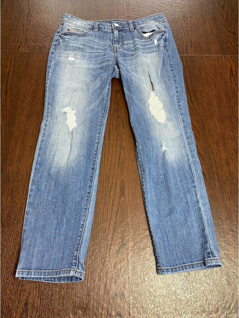 Women’s Jennifer Lopez Light wash boyfriend jeans size 2 RN 73277 Distressed